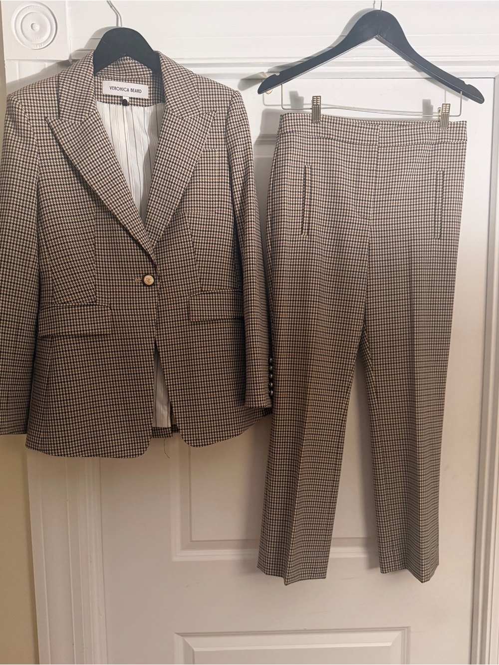 Veronica Beard Brown Houndstooth Single-Button Blazer and pant suit size 6.